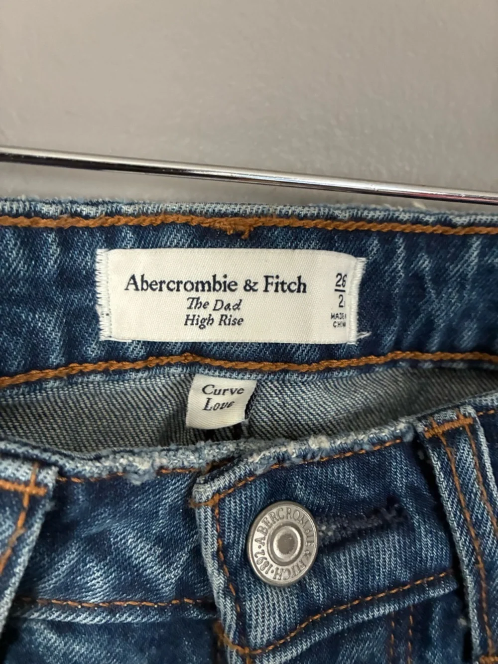 Abercrombie & Fitch The Dad High Rise Jeans Medium Wash Size 26/2 new curve love